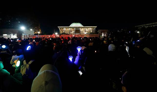 People attend a rally to call for the impeachment of South Korean President Yoon Suk-yeol near the National Assembly in Seoul, South Korea, Dec. 7, 2024. (Photo by Jun Hyosang/Xinhua)