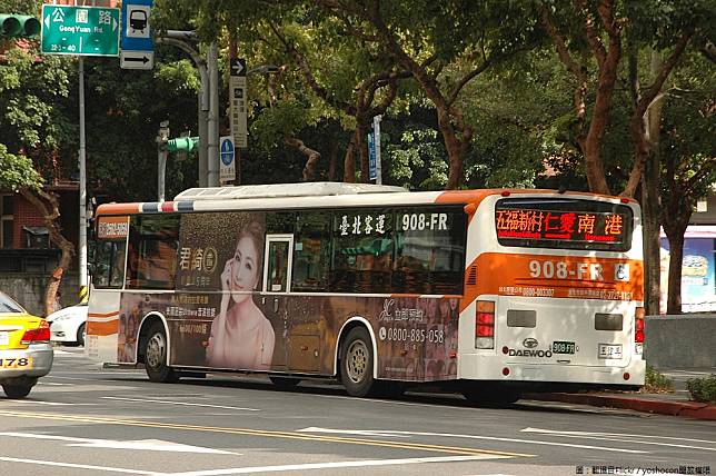 為配合 2019 國際自由車環台賽活動，公運處表示，3月16日至17日原行經該路段之市區公車及公路客運共66線，將配合交通管制暫時調整。   圖：翻攝自Flickr／yoshocon開放權限