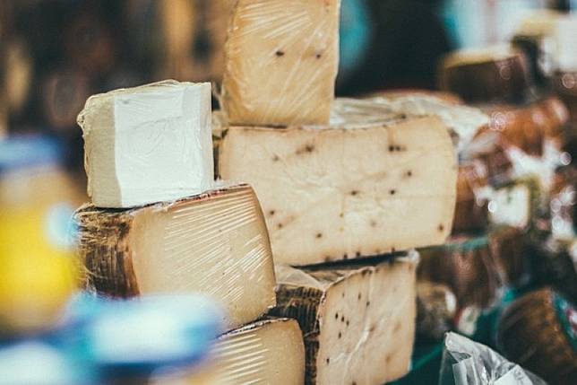 美國對歐盟加徵關稅，多種乳酪都遭殃。（Pixabay）