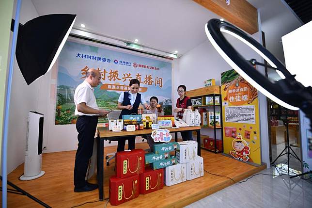 Residents prepare for a live streaming program to sell local products in Dacun Village of Luzhai County, Liuzhou City, south China's Guangxi Zhuang Autonomous Region, June 14, 2023. (Xinhua/Huang Xiaobang)