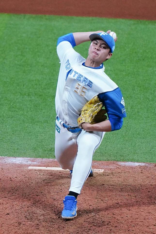 日職北海道日本火腿鬥士隊孫易磊22日迎來生涯初登板，在平手局面中繼2局無失分，孫易磊表示，「比預期中還不緊張，算是能冷靜地投球。」（悍創運動經紀提供／中央社）