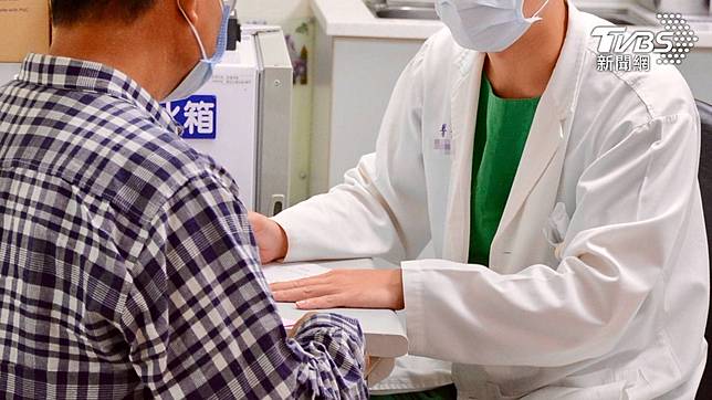 台東醫師替監獄受刑人看診時，護理師臉部、頸部遭受攻擊，示意圖。（圖／TVBS攝）