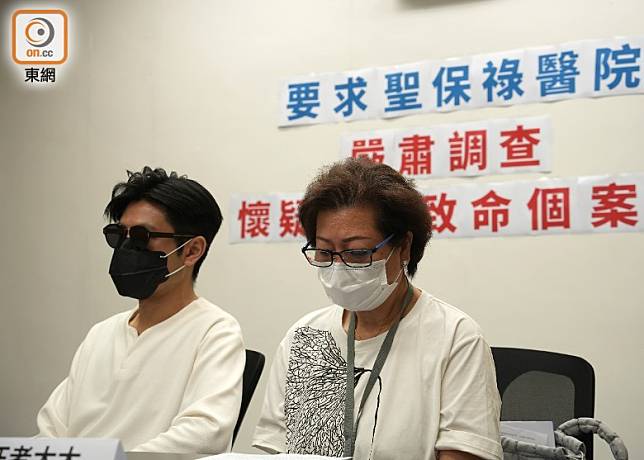 死者兒子陳先生(左)憶述主診醫生於術後表示，過程出現「小枝節」。(袁志豪攝)