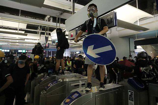 Anti-government protesters confront police at Yuen Long MTR station on August 21. Photo: Sam Tsang