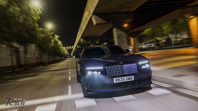 品牌史上最強悍電動車　Rolls-Royce 推出 Black Badge Spectre