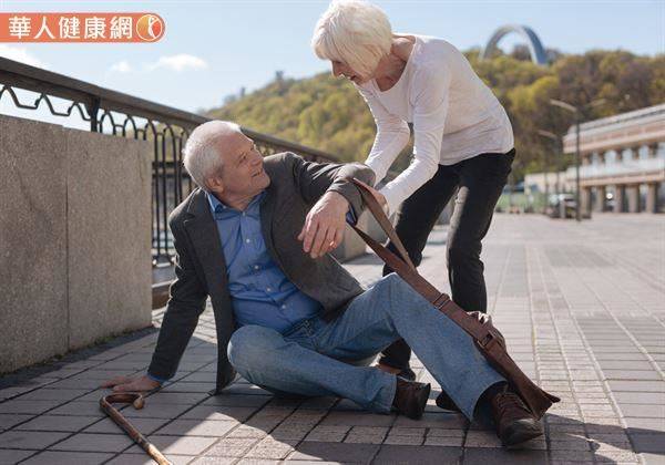 跌倒也是65歲以上老人意外死亡的最主要原因之一。