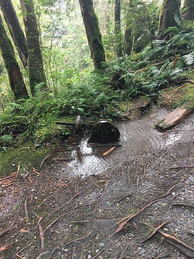 ▲見晴懷古步道上可見早期遺留的鐵道轉轍器。（圖／奧丁丁體驗）