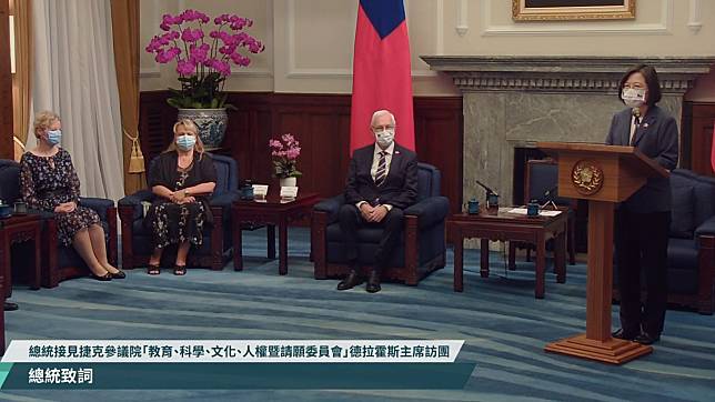 總統指出，台灣與捷克近2年的合作交流越來越密切。(圖截自蔡英文臉書直播)