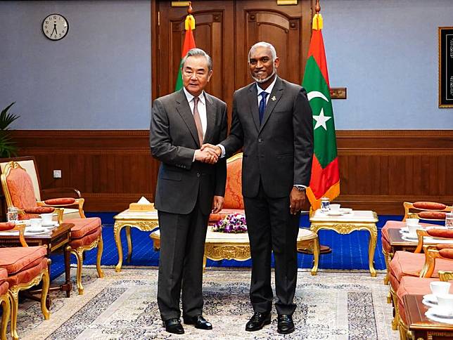 Maldives President Mohamed Muizzu meets Chinese Foreign Minister Wang Yi on Jan.10, 2025 (Xinhua/Che Hongliang)