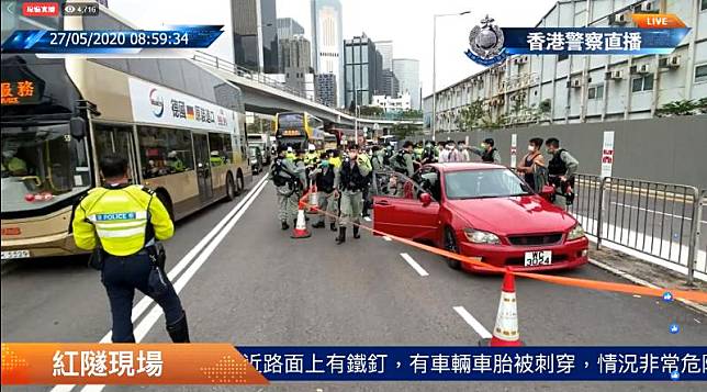 警方在社交網站直播紅隧港島出入口情況(香港警察Facebook)