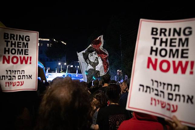 People take part in a protest calling for an immediate ceasefire and the release of Israeli hostages held in Gaza amid the ongoing conflict between Israel and Hamas in the Gaza Strip, in Jerusalem, on July 6, 2024. (Xinhua/Chen Junqing)