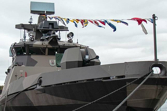 氣學大艦　家相編 解放軍新型兩棲攻擊艦「四川艦」正式出塢將展開艤裝調試| 中外
