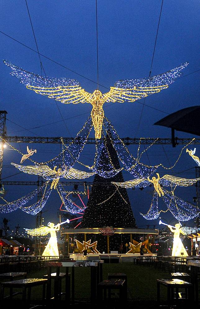 Light installations in celebration of the upcoming Christmas are seen at Pakuwon City Mall in Surabaya, East Java Province, Indonesia, on Dec. 14, 2024. (Photo by Sahlan Kurniawan/Xinhua)