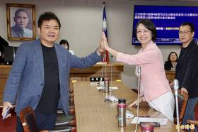 立法院司法法制委員會，推舉莊瑞雄(左)、翁曉玲(右)出任召委。(記者叢昌瑾攝)