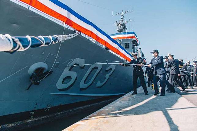 海軍沱江艦量產型首艘去年下水，對應的錦江艦1日於高雄除役。（取自軍聞社）