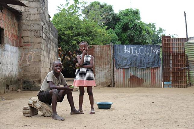 Children are seen in the neighborhood of the slum area, Unit Seven of Maputo, Mozambique, Nov. 13, 2022. (Xinhua/Nie Zuguo)