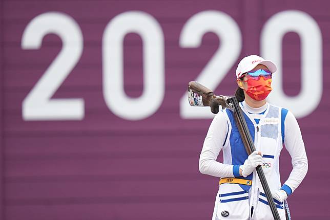 Wei Meng arrives for the skeet women's final at the 2020 Olympic Games in Tokyo, Japan, July 26, 2021. (Xinhua/Ju Huanzong)