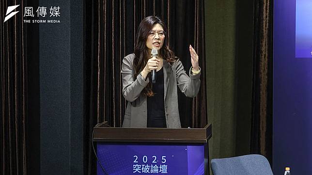 前立委鄭麗文21日出席長風基金會「突破論壇」。（顏麟宇攝）