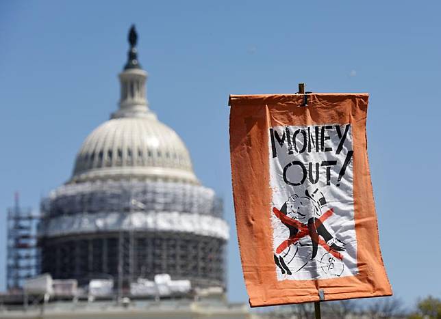 Banners are seen in front of the Capitol during a rally against Money Politics in Washington D.C., the United States, in the file photo taken on April 17, 2016. (XinhuaYin Bogu)