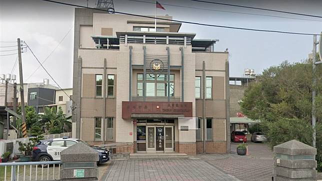 大潭派出所許姓所長被查出勾結環保蟑螂，檢方帶回訊問後已向法院聲押。（圖／翻攝GoogleMaps）
