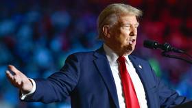 白宮表示，川普已簽署「台灣保證實施法案」，正式生效。（圖／翻攝自Donald J. Trump臉書）