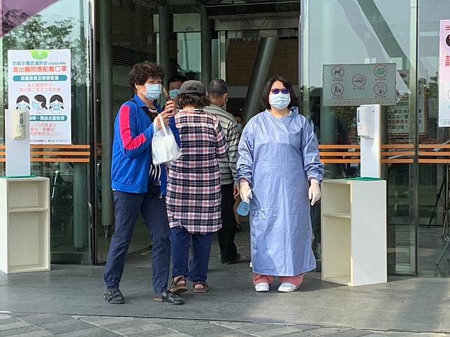 防範武漢肺炎疫情，嘉義長庚醫院除了消毒防制外，將全面管制人員進出。