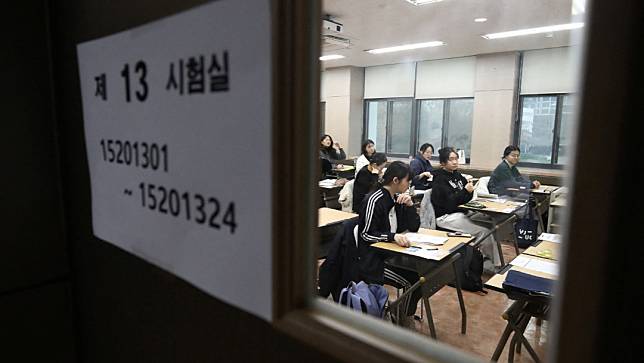 2023年11月16日，南韓大學入學學測日，首爾其中一處考場。路透社