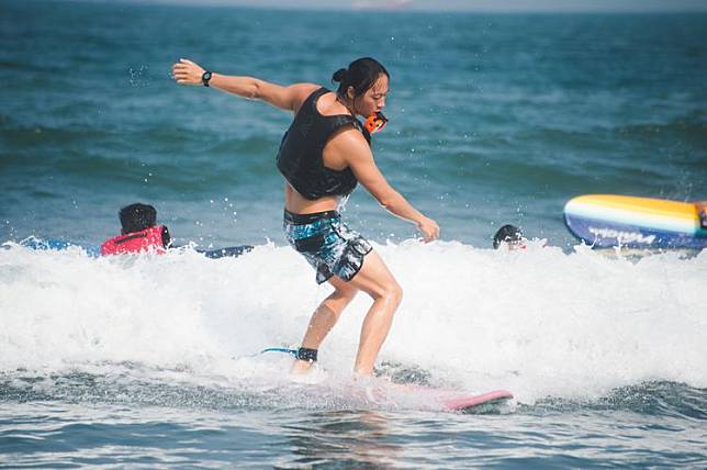 中山大學開設衝浪課程。中山大提供