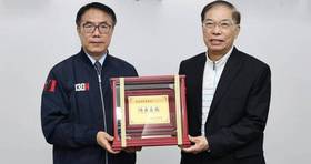 賄款放公務車腳踏板　台南前消防局長聯手女密友「假捐真貪」遭起訴