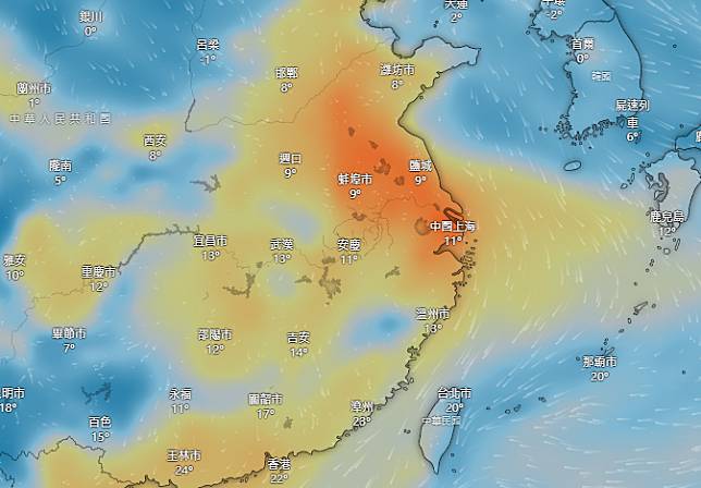 中國山東至上海地區已出現霾害，結合明日起東北季風增強，境外汙染物恐隨季風移動至台灣西半部地區。 圖：翻攝自Windy.com全球空氣品質監測網