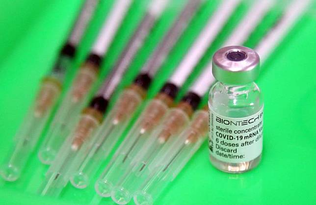 美國食品暨藥物管理局（FDA）科學家指出，針對5 歲到11歲孩童施打輝瑞/BNT疫苗，潛在好處明顯大於 罹患心肌炎的少數病例風險。 中央社記者張新偉攝 110年10月23日  
