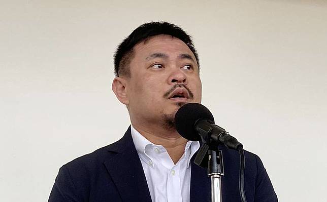 勞動基金4月單月虧損新台幣1348億元，勞動部長洪 申翰4日受訪指出，最近勞動基金因地緣政治、美國 關稅的議題受到影響，但目前勞保基金的水位還是維 持在上兆以上的規模，勞工朋友不用擔心。 中央社記者吳欣紜攝 114年6月4日