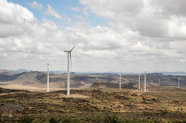 Photo taken on Nov. 22, 2021 shows wind turbines of the De Aar wind power project invested by China's Longyuan Power and its South African partners in De Aar, South Africa. (Xinhua/Lyu Tianran)