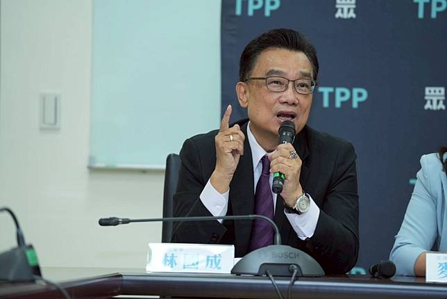 民眾黨立委林國成今代表黨團在程序委員會提案譴責行政院長卓榮泰。（圖片來源／民眾黨立法院黨團提供）