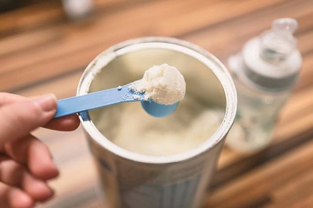 奶粉只能用來泡？女推「復古吃法」極香濃：超怪但好吃。（示意圖／Shutterstock）