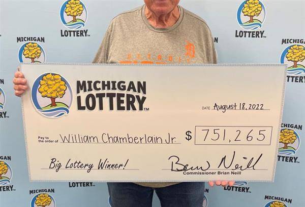 78歲老翁中了樂透頭獎。截自 Twitter@Michigan Lottery