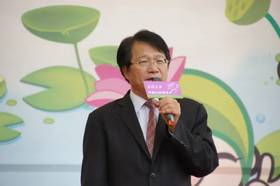 顏純左（見圖）兒子顏大鈞詐騙得手1.2億元，一審被判合併執行7年10月，二審獲判5年緩刑。（資料照，取自顏純左臉書）