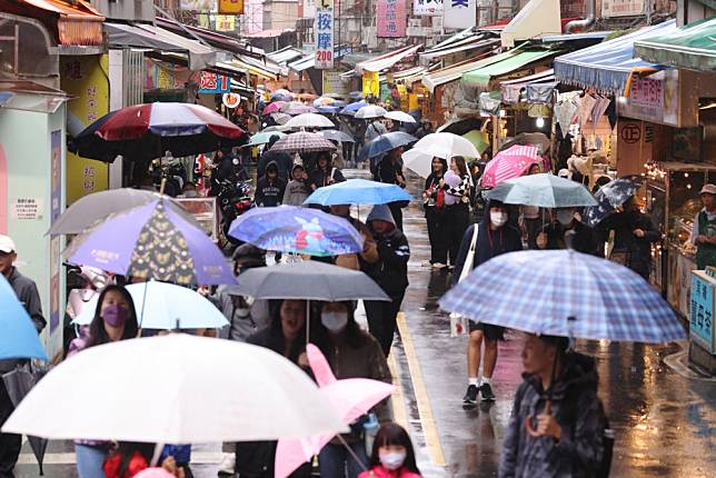 受東北季風影響，明天北部、東北部有局部降雨。（資料照片／陳愷巨攝）