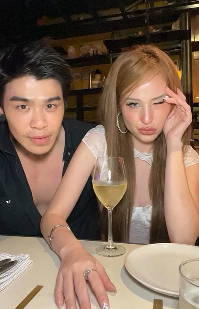 ส่องหนุ่มข้างกาย