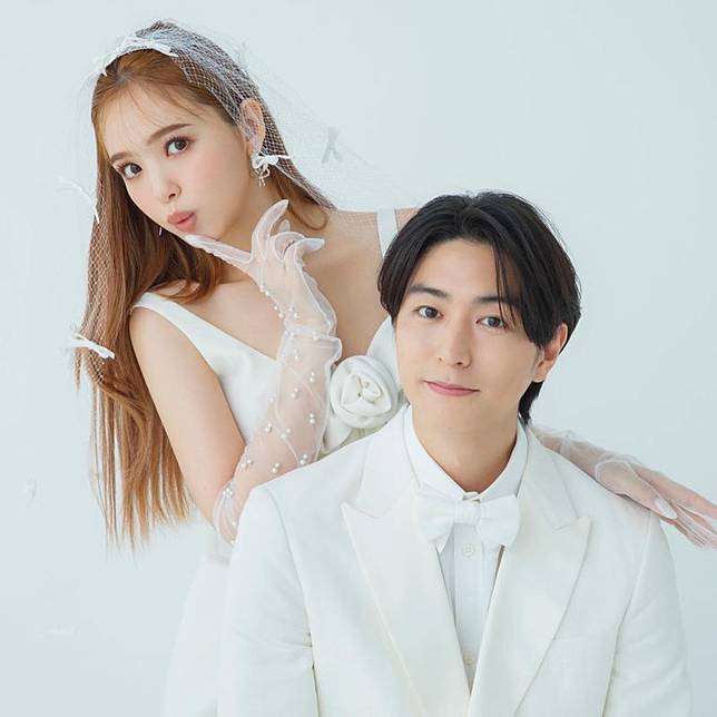 稻葉友（右）選在藤田妮可25歲生日當天求婚，讓她完成人生夢想，結婚3年的兩人也迎來女兒出世。翻攝IG@2525nicole2