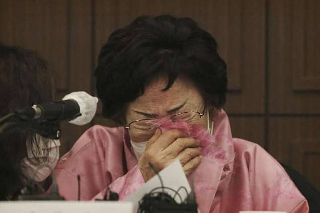 南韓慰安婦阿嬤李容洙在首爾召開記者會，呼籲日韓政府將慰安婦爭議交由國際法院（ICJ）審理。（美聯社）