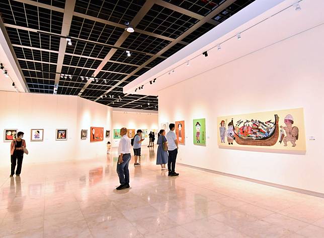 當代藝術大師梁奕焚，在彰化美術館推出個展，展出思鄉情懷。（圖：李河錫攝）