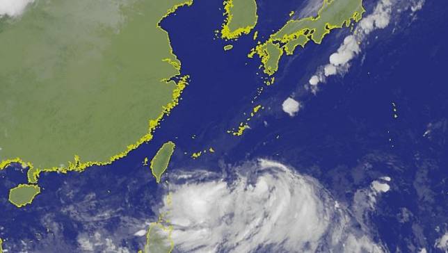中央氣象局指出，台灣東南方海面的熱帶性低氣壓，以時速7公里朝北前進。(圖擷取自中央氣象局)