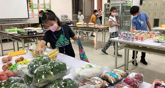 市府教育局與長榮大學合辦學生食育營。（市府提供）