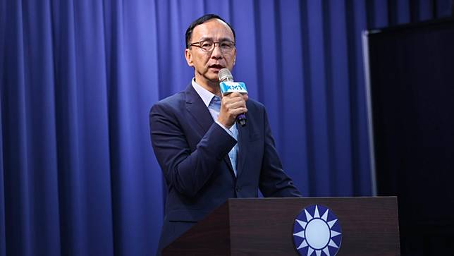 國民黨主席朱立倫與秘書長黃健庭出面說明不出席明天國安會報。李政龍攝
