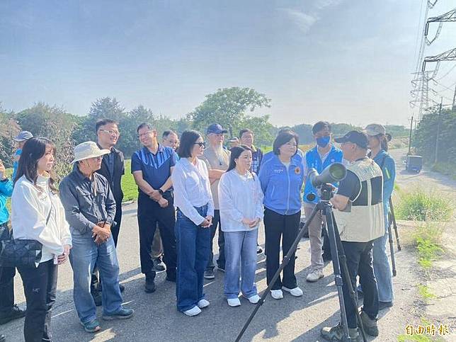 雲林縣長張麗善與相關單位前往東方白鸛築巢地點會勘。(記者黃淑莉攝)