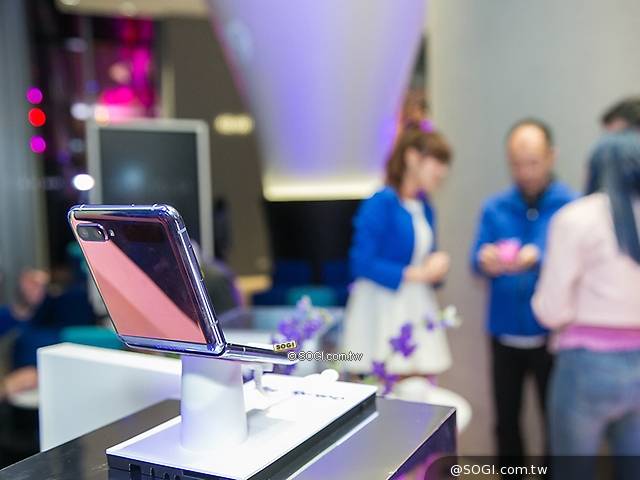 三星折疊手機Galaxy Z Flip預購完售 2/21台灣上市