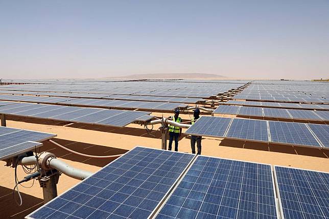 Workers check solar panels at the Benban Solar Energy Park in Aswan, Egypt, on April 21, 2024. (Xinhua/Ahmed Gomaa)