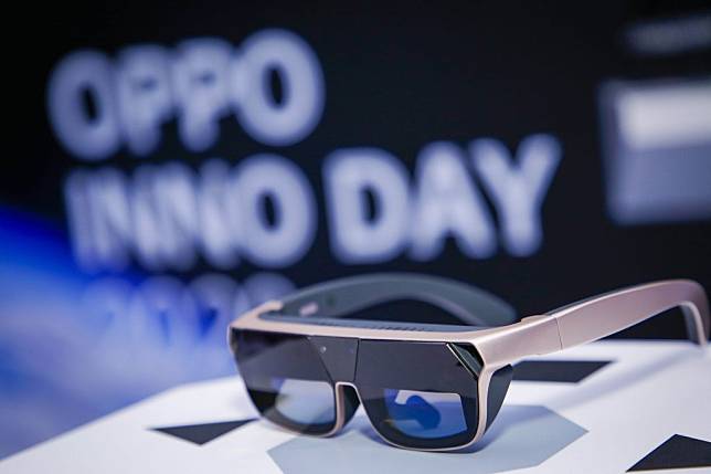 Oppo’s new AR glasses can also be controlled using gesture controls. Source: Oppo