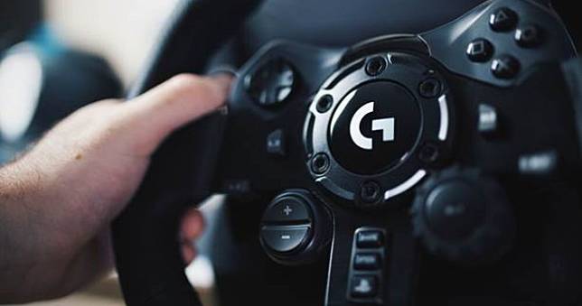 Logitech G全新賽車駕駛套裝G923將在10月勁速登台